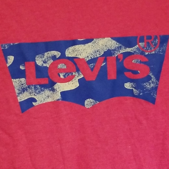 Levi's red tshirt - Picture 2 of 5